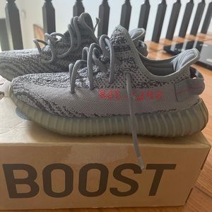 Yeezy 350- used but no tears and good condition
